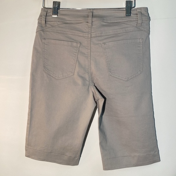 Tribal - NWT favourite stretch Bermuda Shorts. Size 2 - Picture 2 of 11